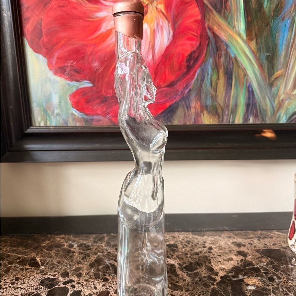 Collectible Vavoom Vodka Bottle with Artistic Design Feminine Glass Sculpture - Picture 7 of 13